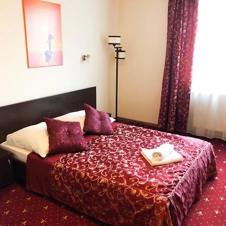 Hotel Korona ジェシュフ エクステリア 写真