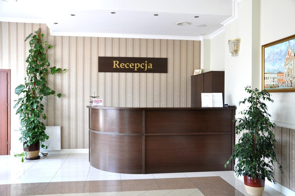 Hotel Korona ジェシュフ エクステリア 写真