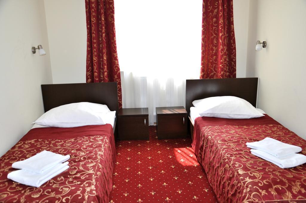 Hotel Korona ジェシュフ エクステリア 写真