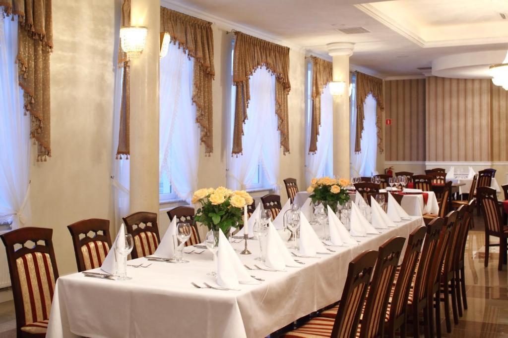 Hotel Korona ジェシュフ エクステリア 写真