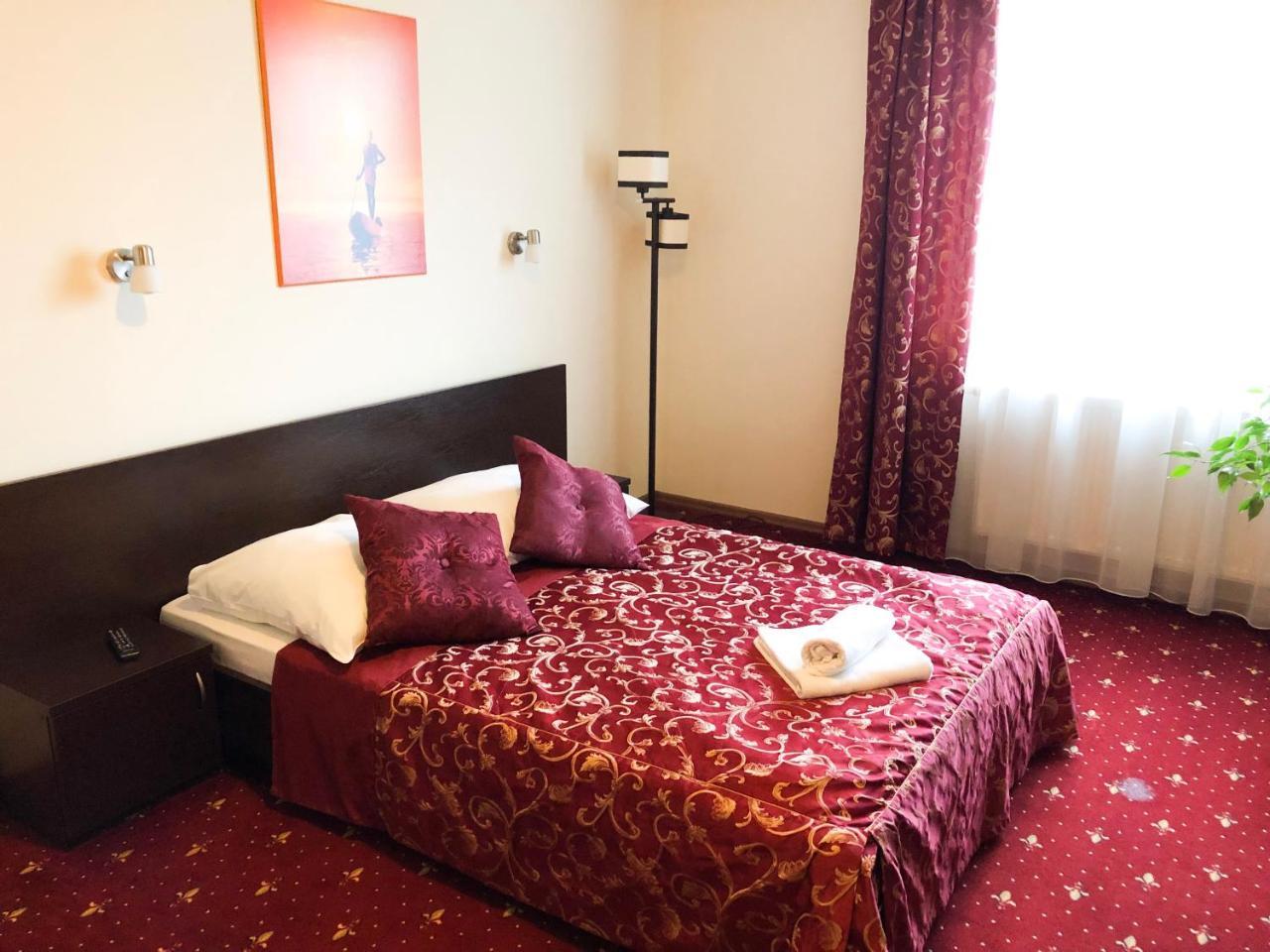 Hotel Korona ジェシュフ エクステリア 写真